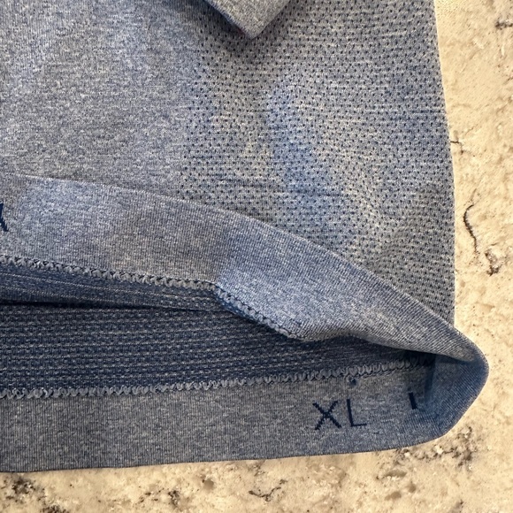 Lululemon Men Long Sleeve Shirt! Size XL! Like New Condition! Only worn once! - Picture 7 of 8